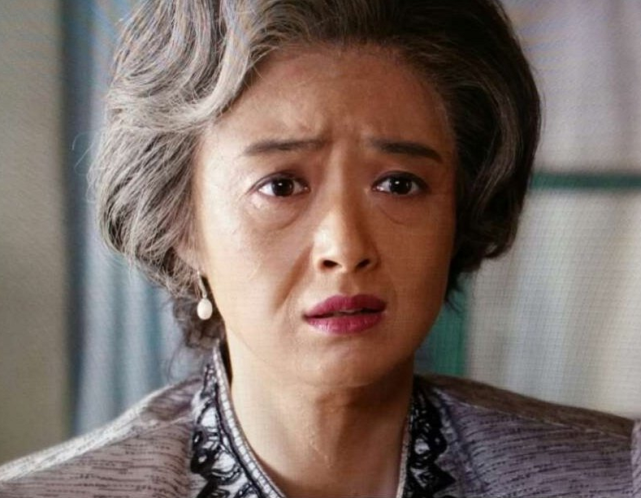 女星尝试老年妆,谢娜和蔼,杨颖沧桑,看到戚薇:与生俱来的气质