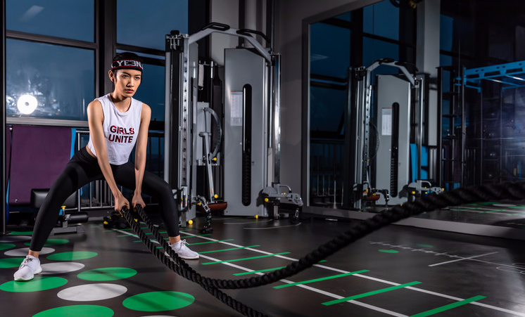 战绳,有多种不同的训练方法,能够带你高效燃烧脂肪