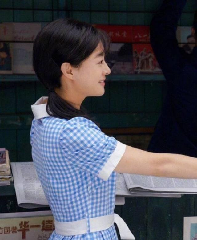 孙俪新剧长发曝光18年后再与佟大为合作穿蓝色长裙更似小花
