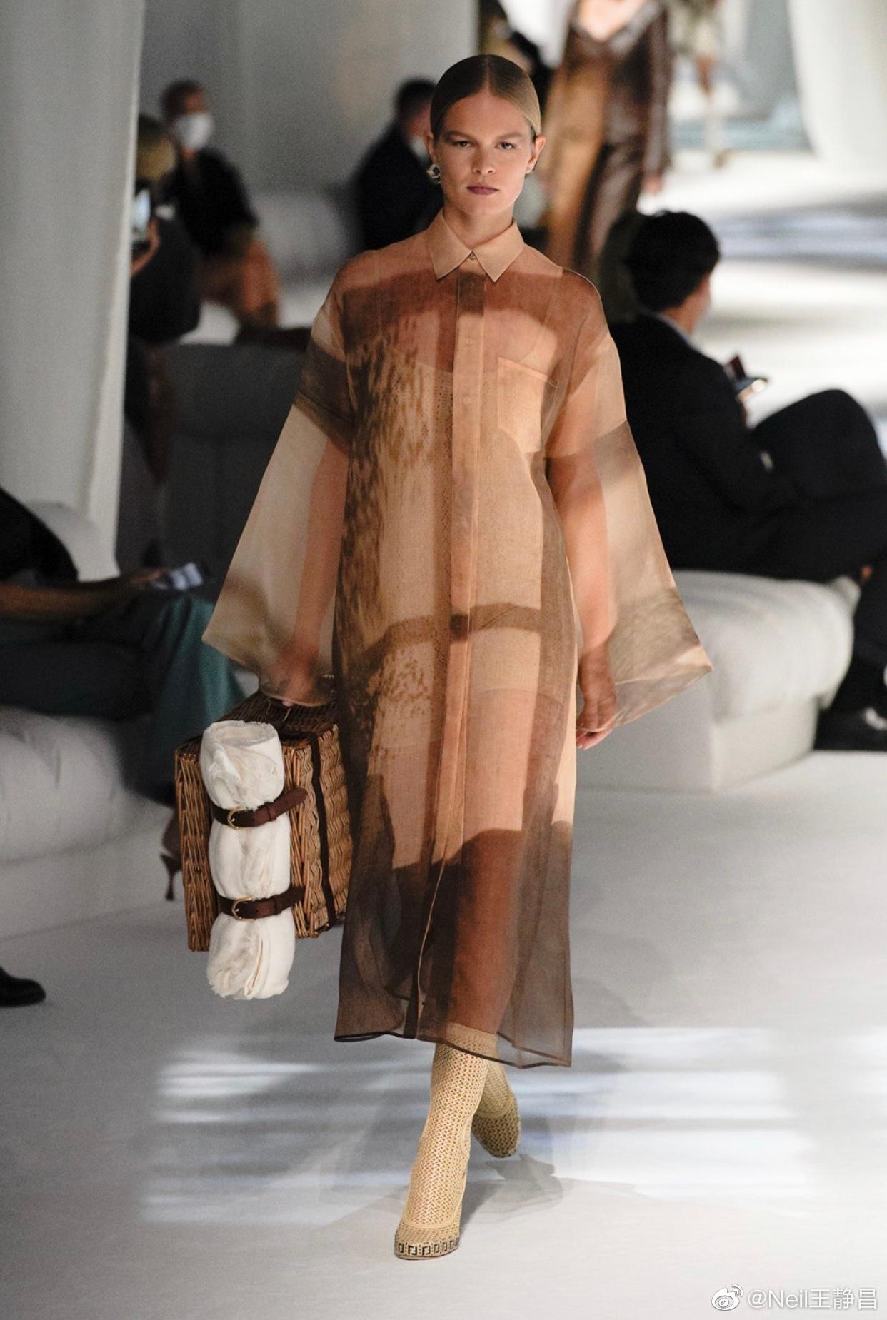 fendi 2021春夏系列,这一季很好看哎,薄薄轻纱通透飘逸