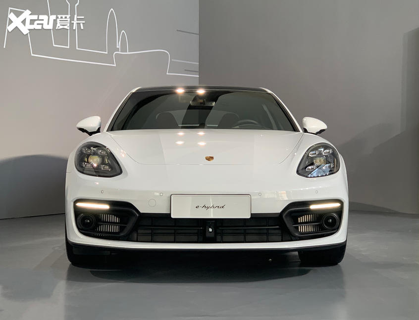 保时捷新panamera实车亮相 售97.3万起