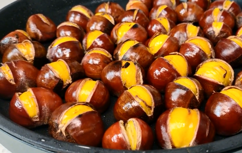 板栗好吃难剥皮？农村人教你简单做法，板栗绵软香甜个个自动脱皮休闲区蓝鸢梦想 - Www.slyday.coM