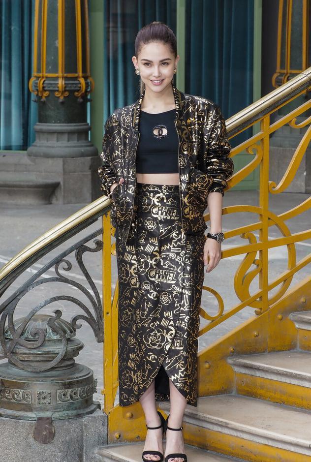 辣妈昆凌身材完美无瑕,穿黑色抹胸秀马甲线,周杰伦各种宠爱