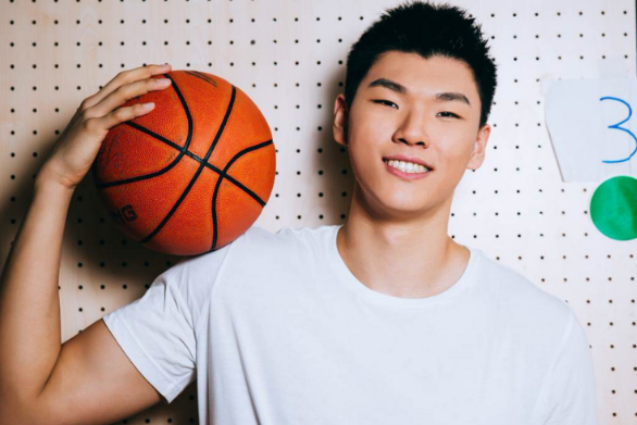 身在曹营心在汉首钢男篮范子铭参加新疆团建周琦喜提亚运之星