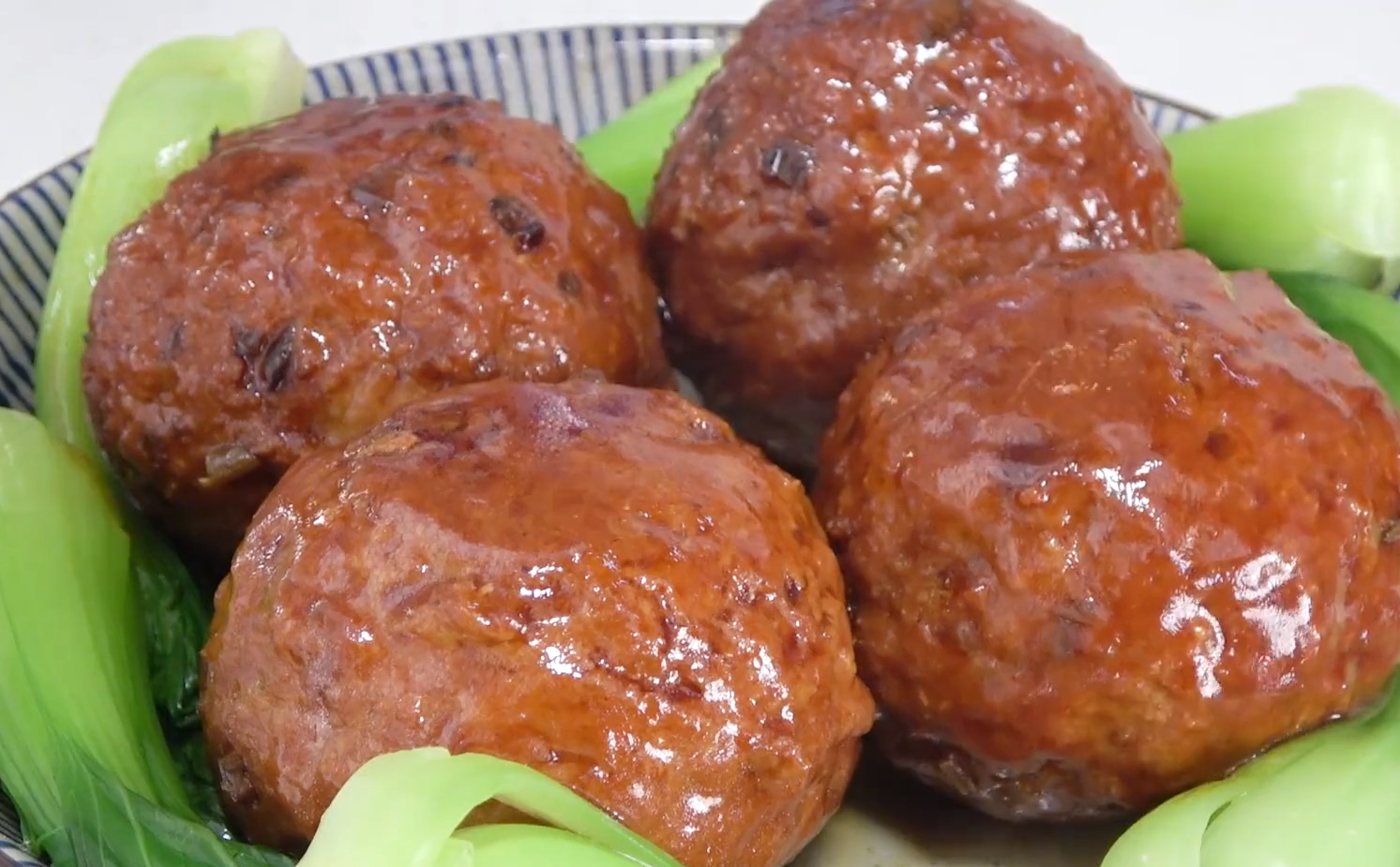 开学菜谱:做法简单又好吃的大肉丸盖饭,营养丰富,孩子特别爱吃