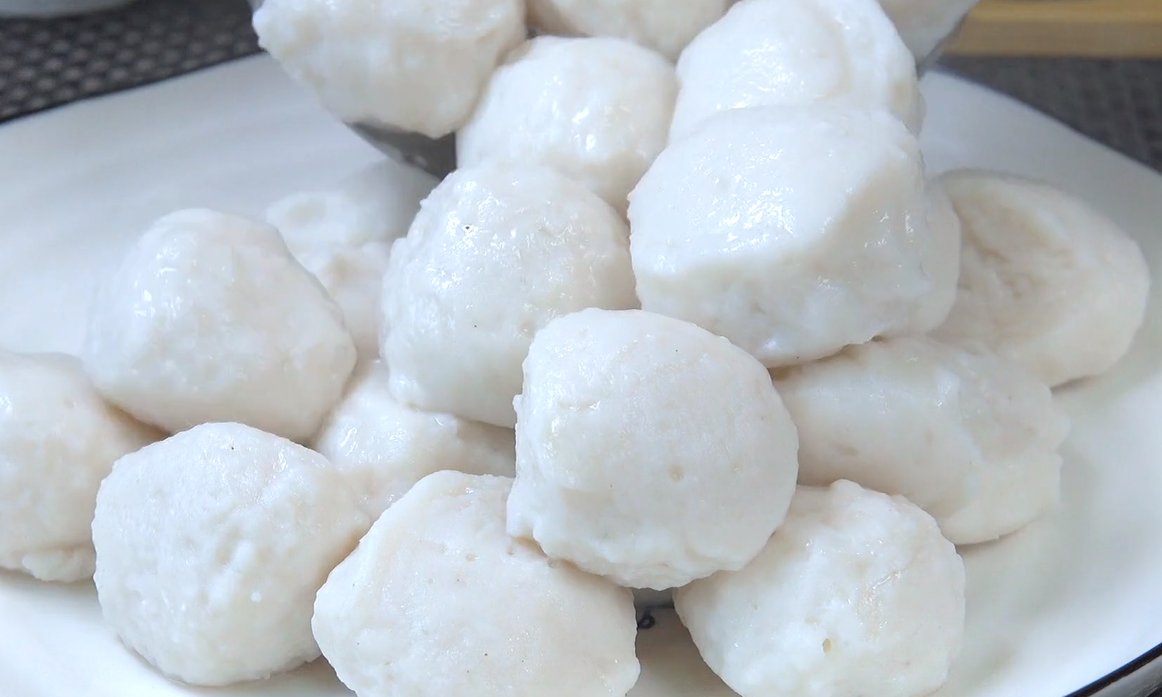 教你在家自制鱼丸,做法简单,个个鲜嫩q弹,干净健康,吃着放心