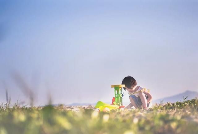 12年过去了,那个在汶川地震中失去右手的女孩,现在怎么样了?休闲区蓝鸢梦想 - Www.slyday.coM