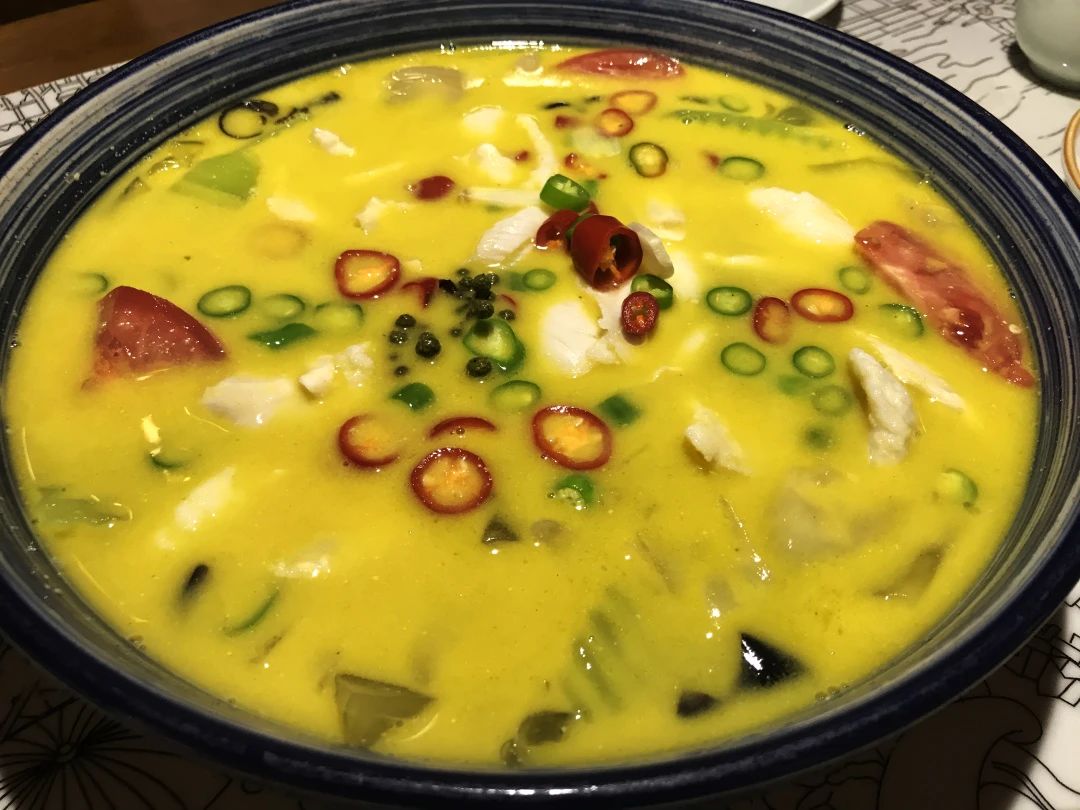 这家正宗成都串串香新出了酸菜锅底,性价比超高,来了就不想走!