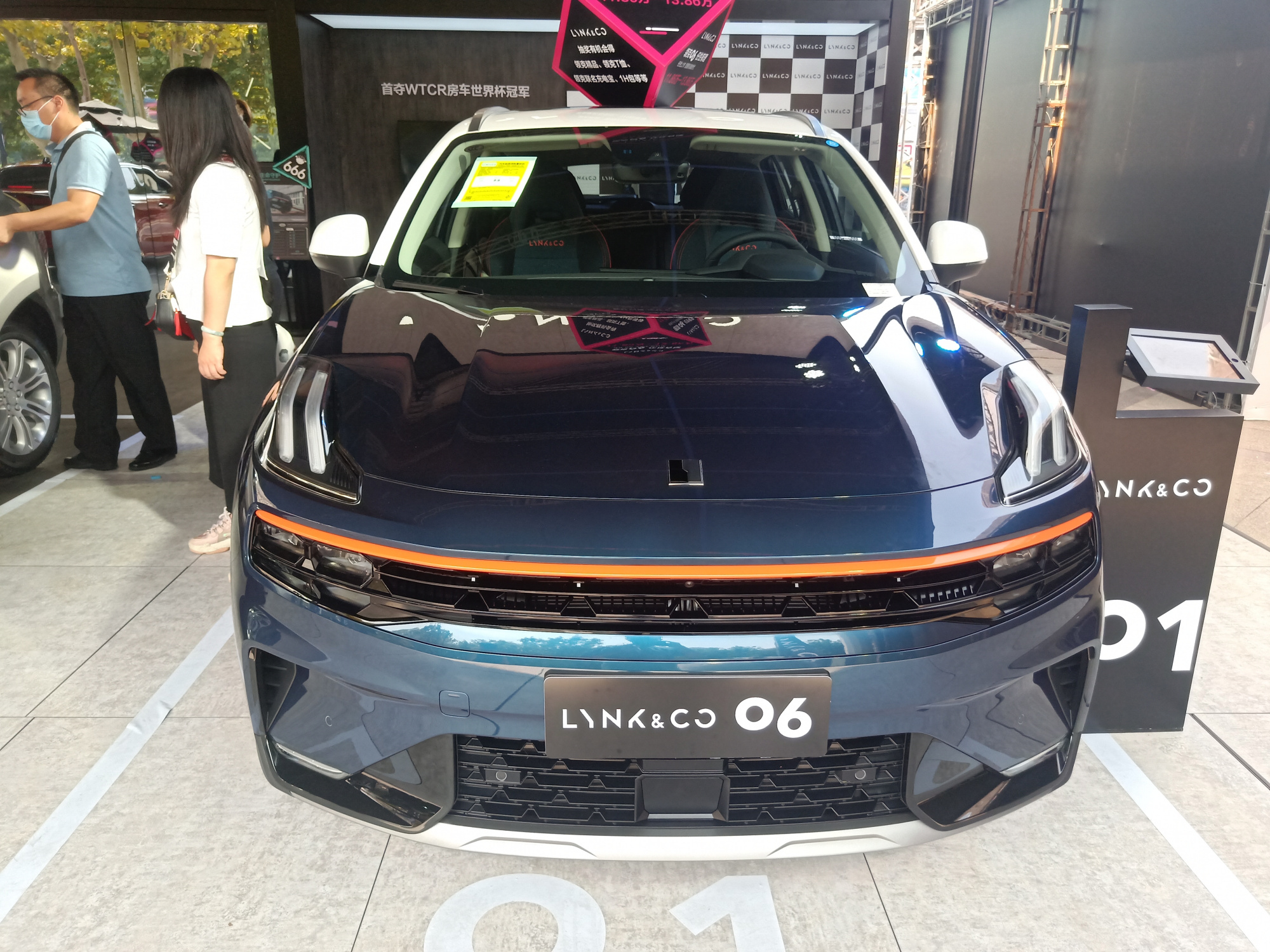 吉利又成功了!领克06实车到店,油耗6.6l,首任车主终身质保-新浪汽车