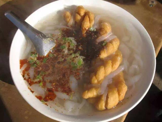 去甘肃岷县,早餐就该尝这小吃,百年历史却仅卖5元一份,太美味