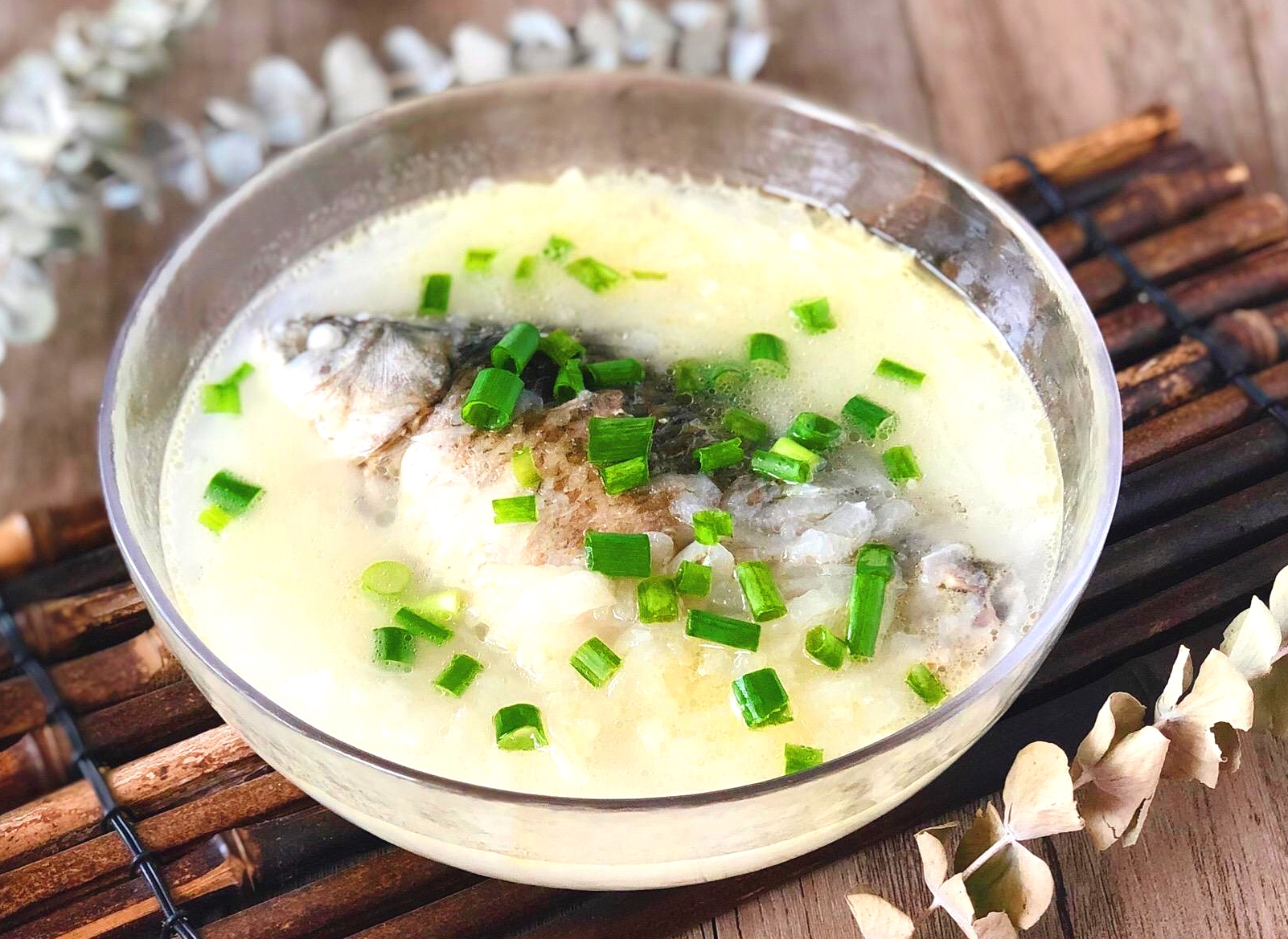 给家人常喝这汤,10元就能做一锅,味道鲜美,营养丰富|鲫鱼汤|鲫鱼|营养