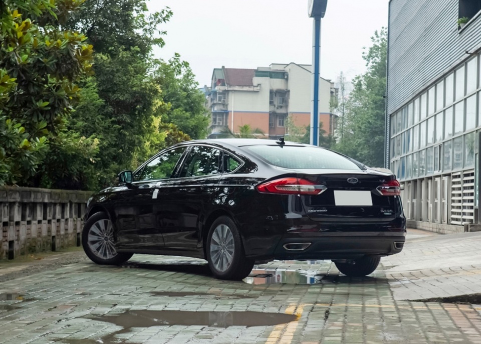 蒙迪欧新款标配12.8英寸大屏，19.28万起