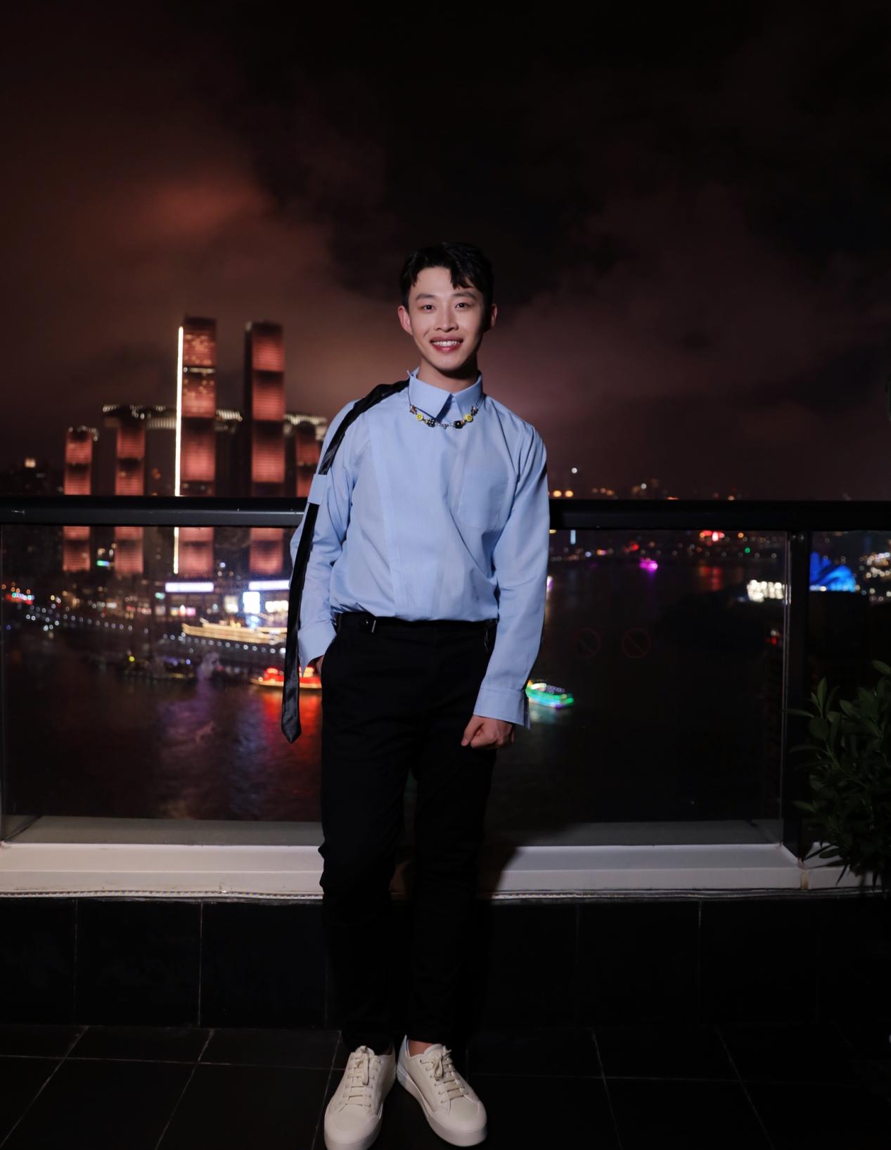 曲婉婷弟弟谢明皓发文:表示很遗憾!