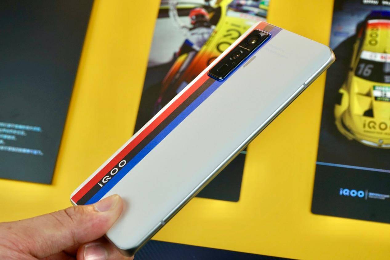 iqoo5pro图赏传奇版和赛道版哪个是你的菜