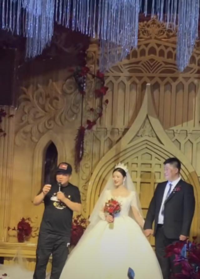 《乡爱》"谢永强"大婚!豪车众多排面足,却未见师傅赵本山现身