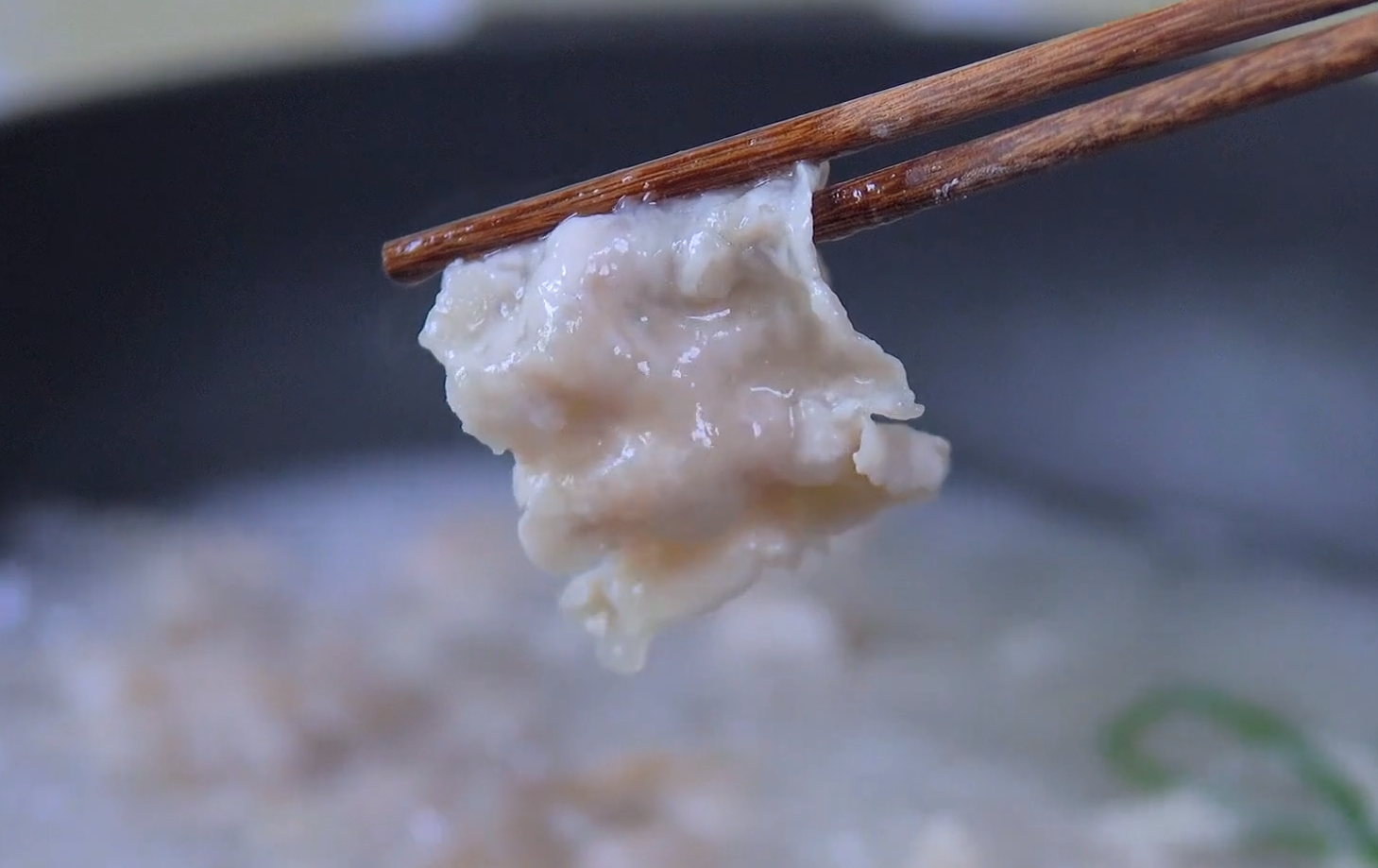 跟纸一样薄的锤肉片,又滑又嫩,入口即化,比大饭店的还要好吃