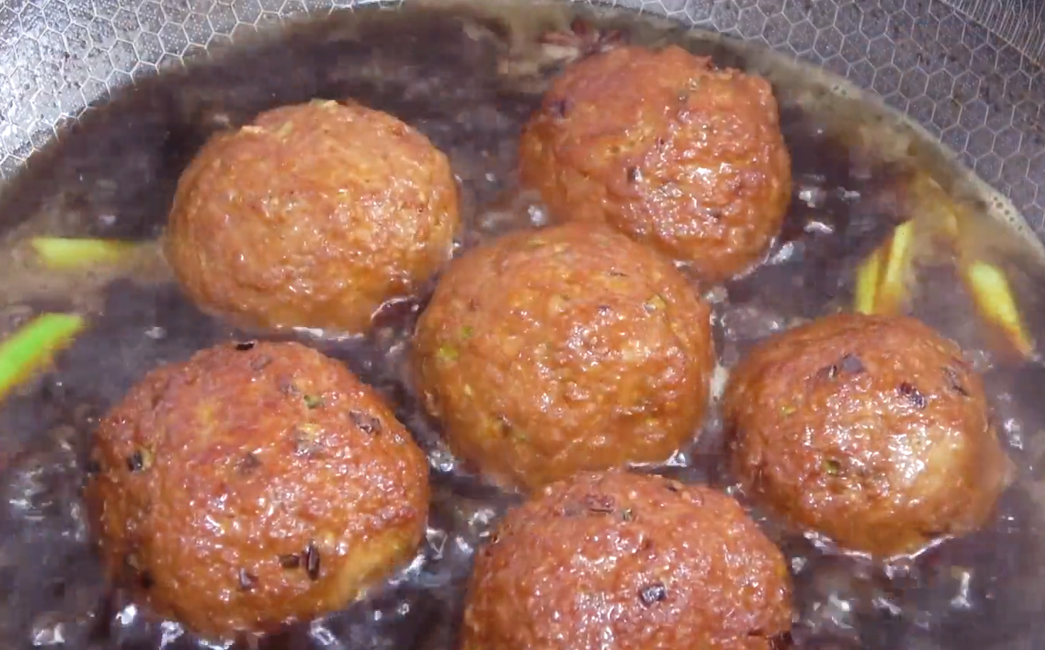 开学菜谱:做法简单又好吃的大肉丸盖饭,营养丰富,孩子特别爱吃