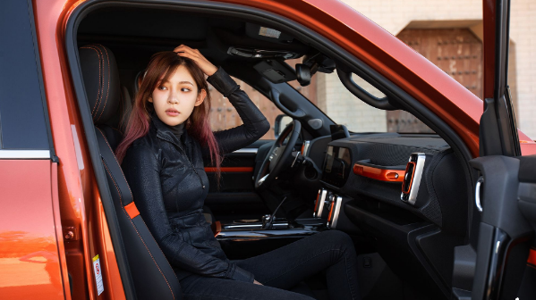 哈弗大狗今日上市，霸气不输丰田普拉多，轴距2738mm配后桥差速锁