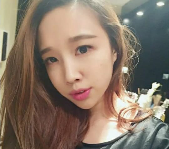 德云社孟鹤堂走红就弃糟糠之妻无缝二婚妙龄现妻还卖粉丝礼物