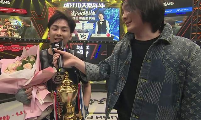 国一老夫子再遭质疑?qg刺痛评价夫赖:手法细腻,打法有1个短板