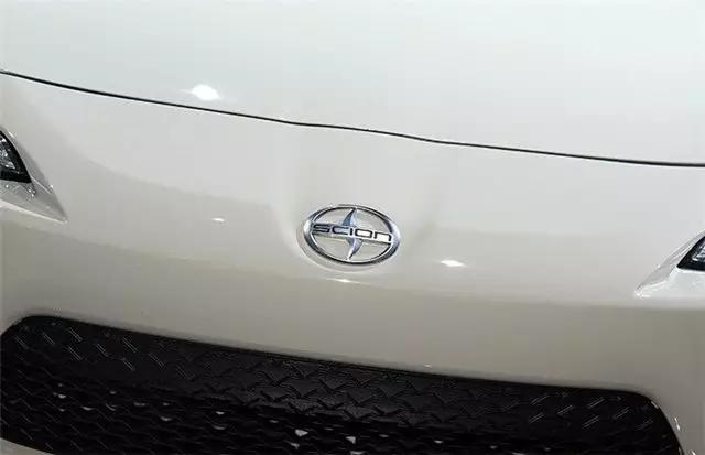 11闪电车标这道闪电车标可能是丰田车型上最简洁的车标之一了.