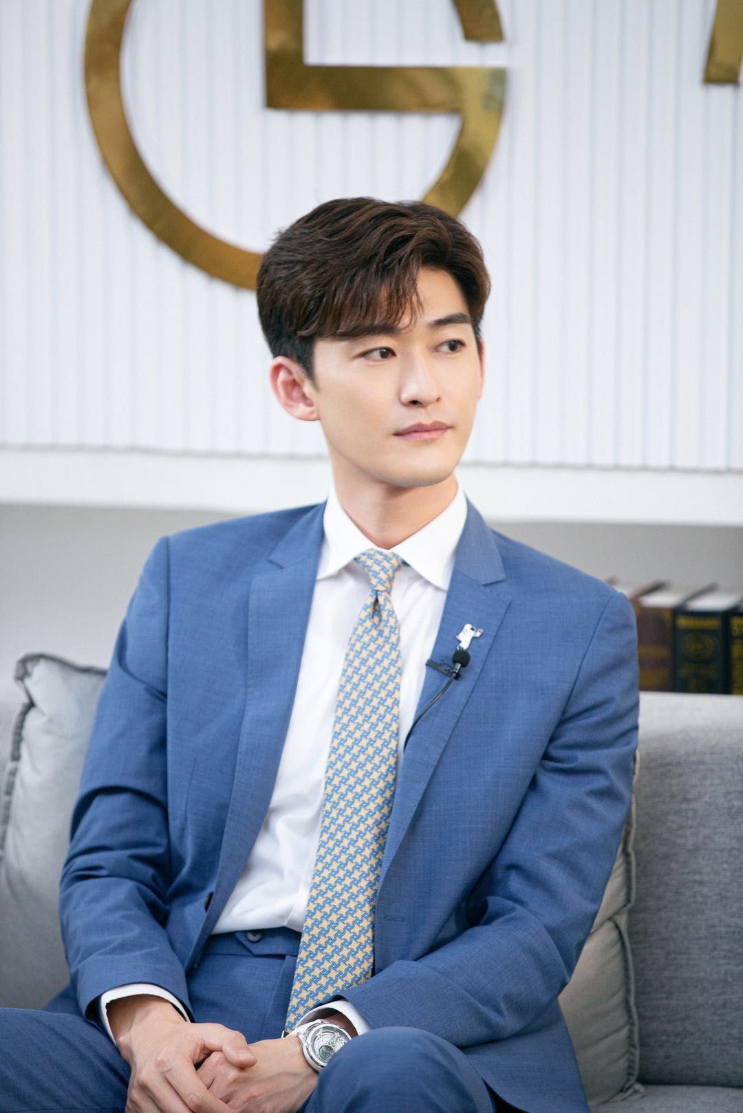 西装穿的要有型,单看张翰style,就晓得了,帅的不一样