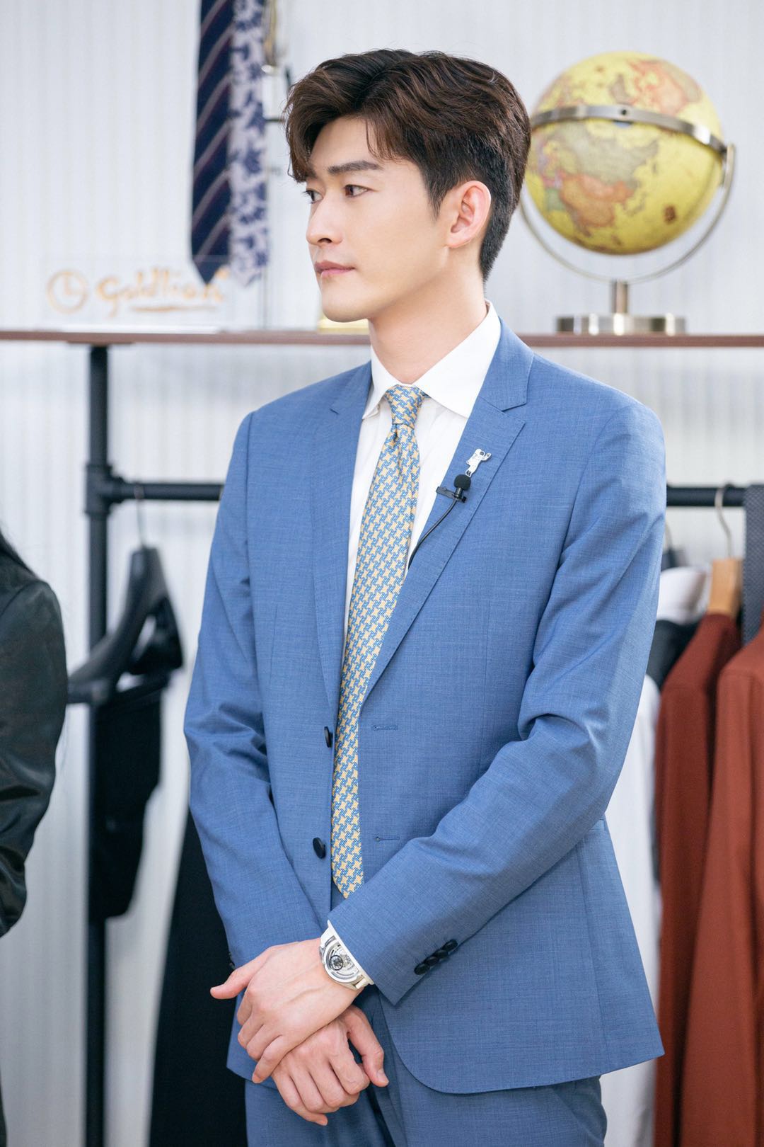 西装穿的要有型,单看张翰style,就晓得了,帅的不一样