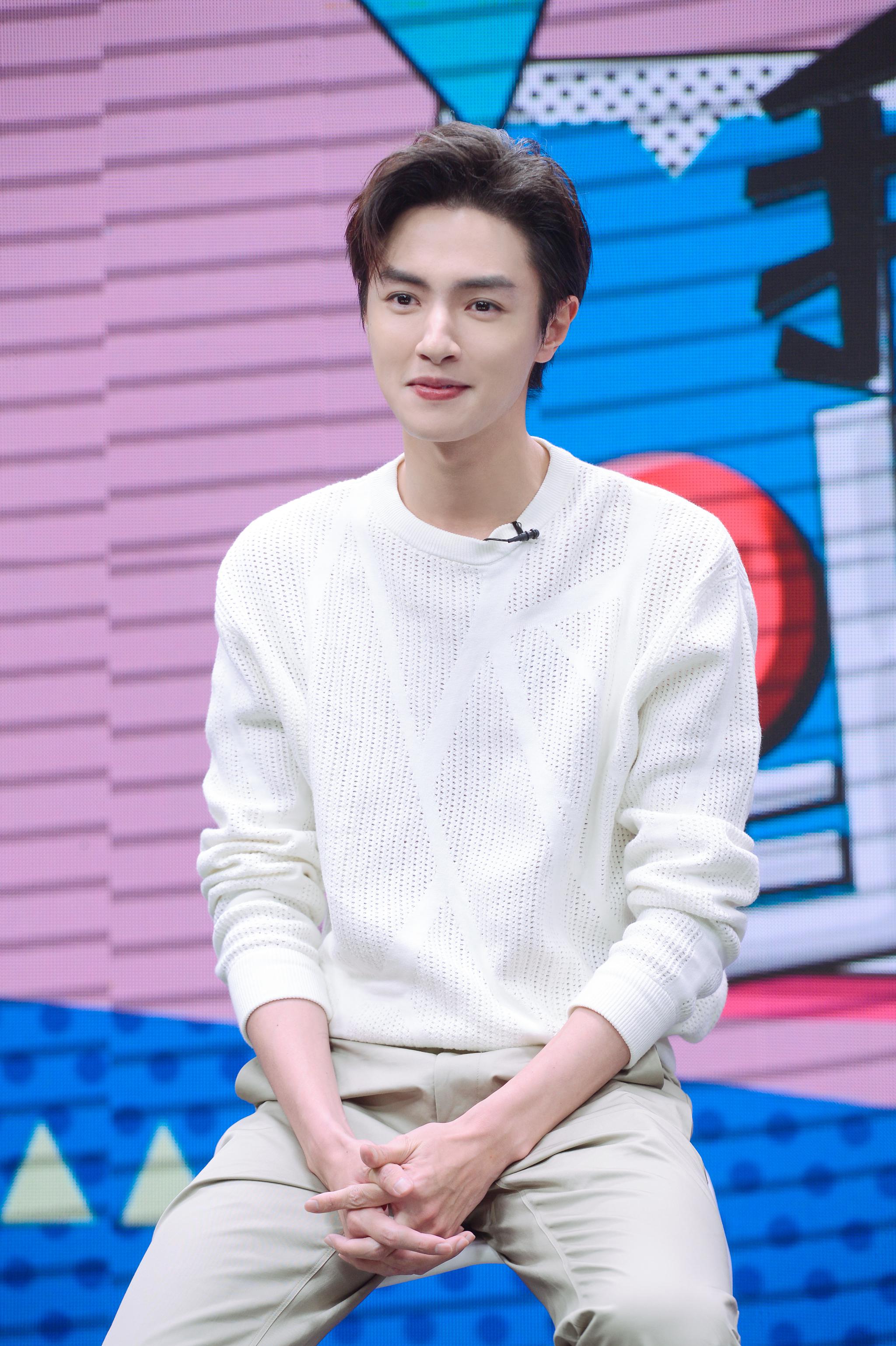 官鸿"恋爱导师"上线手撕绿茶女,点评陈瑶跳广场舞!