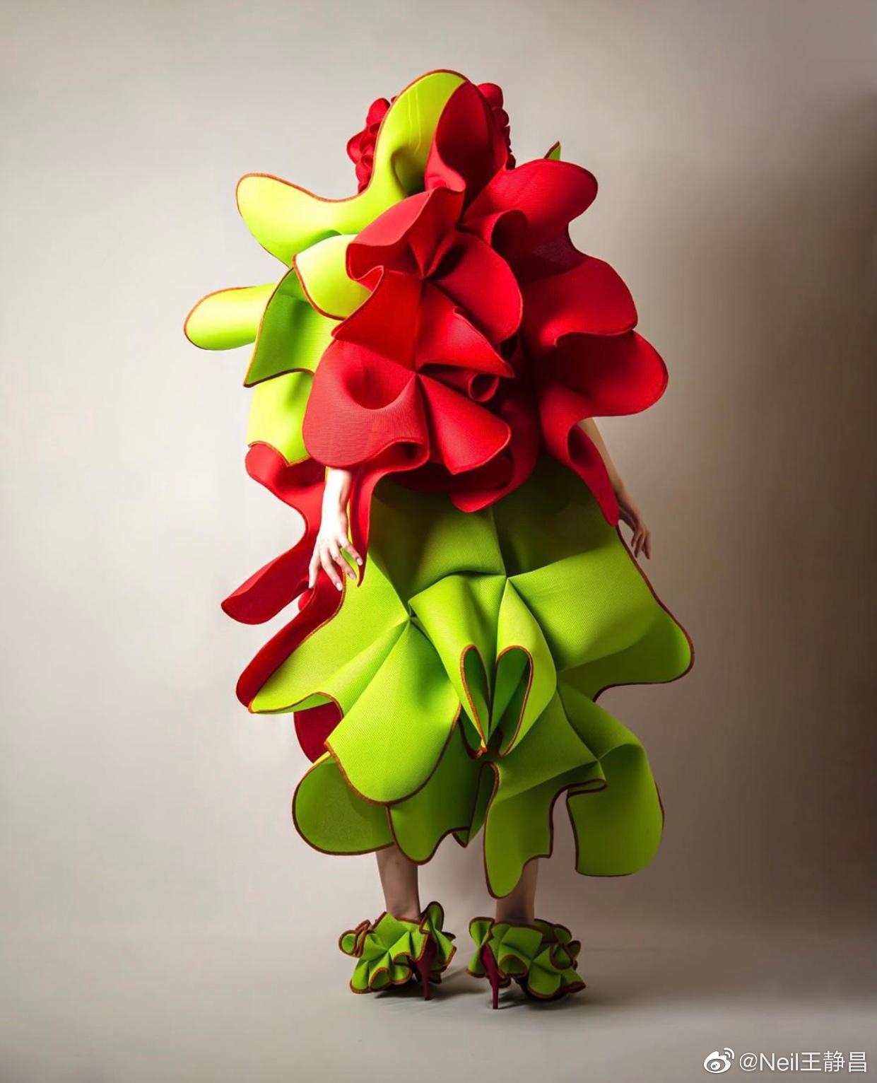 花即是服装,服装亦是花 日本设计师ryunosukeokazaki作品