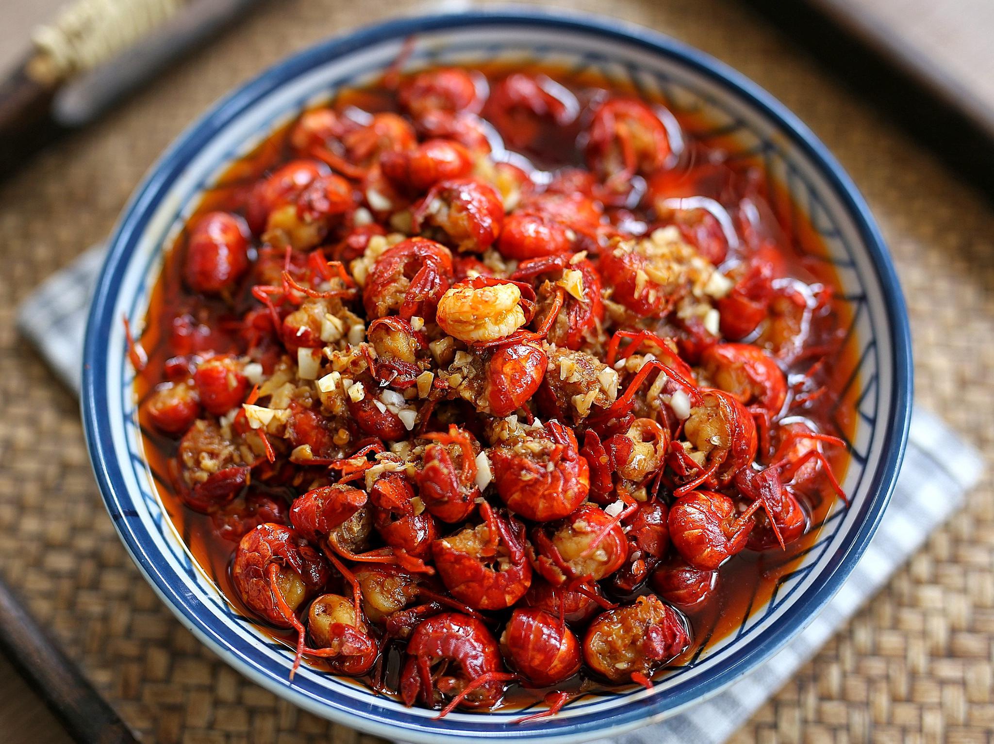 蒜香小龙虾,好吃的秘籍在于蒜蓉酱,详细配方分享给你,快来试试