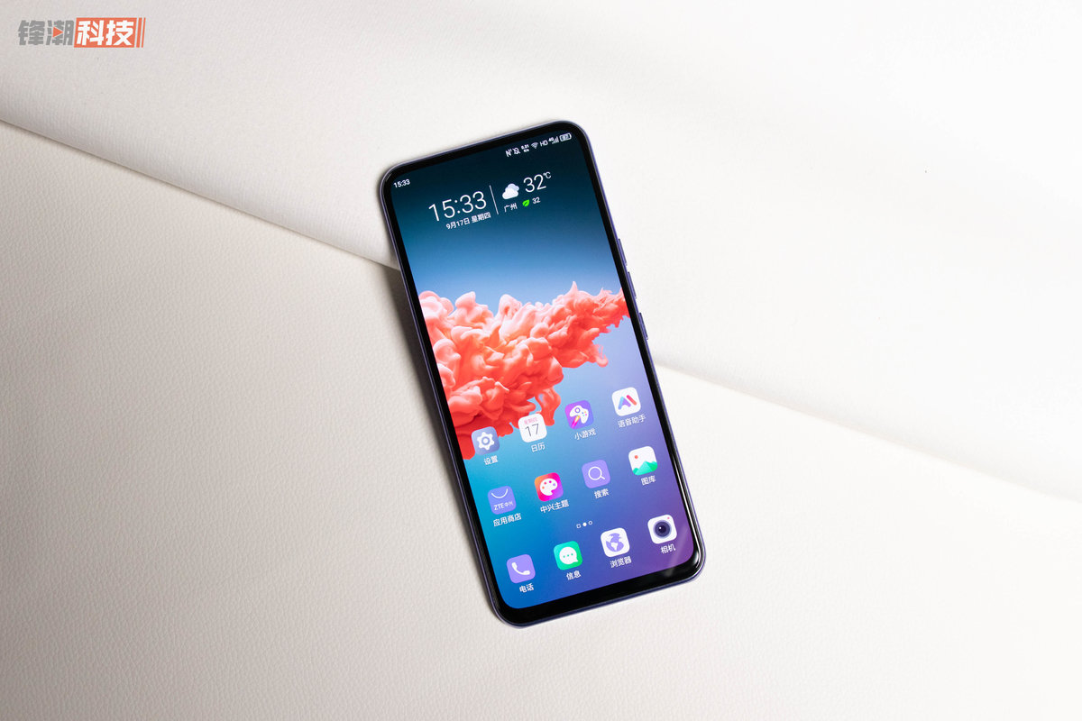 中兴axon 20 图赏:引领全面屏的下一个时代?