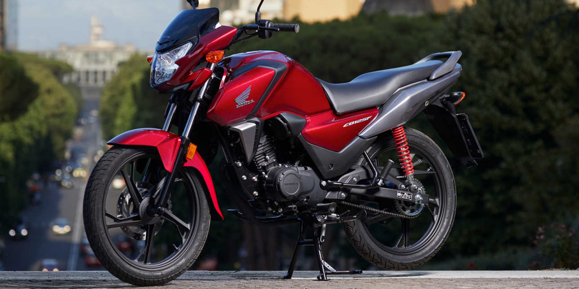 本田cb125f于2015年诞生,是一款轻便的两轮轻便摩托车.