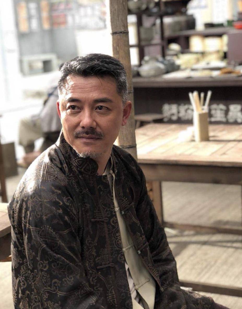 吴瑞庭曾被期待超越黎耀祥,再次被签约太太直言你没有什么可失去