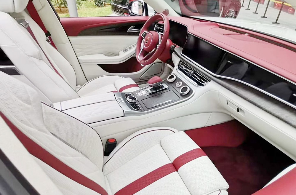 红旗h9加长版实车,红白外观 红白内饰,气场比e级a6更强大