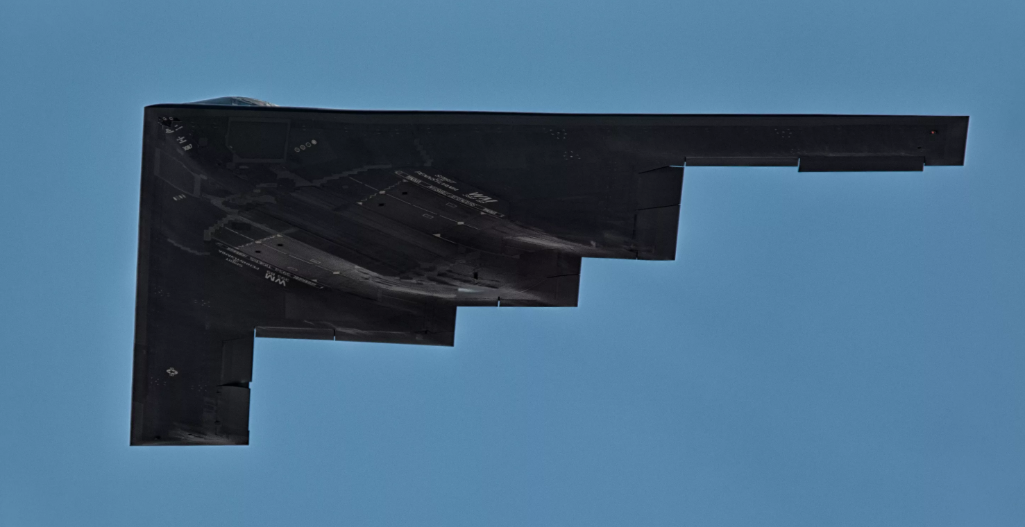 根据研制计划来推算,b-21轰炸机能够在明年实现首飞,再过十年就可以