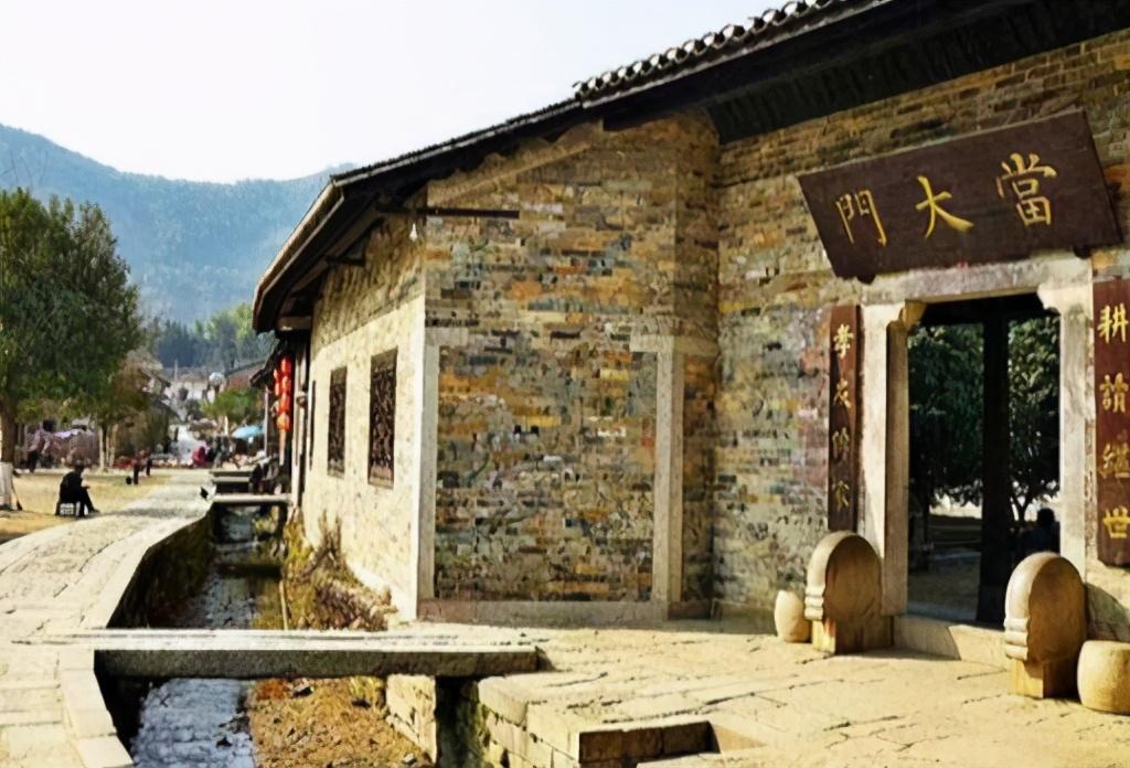 湖南天下第一村1700个房间户户相通居民大多精通武术