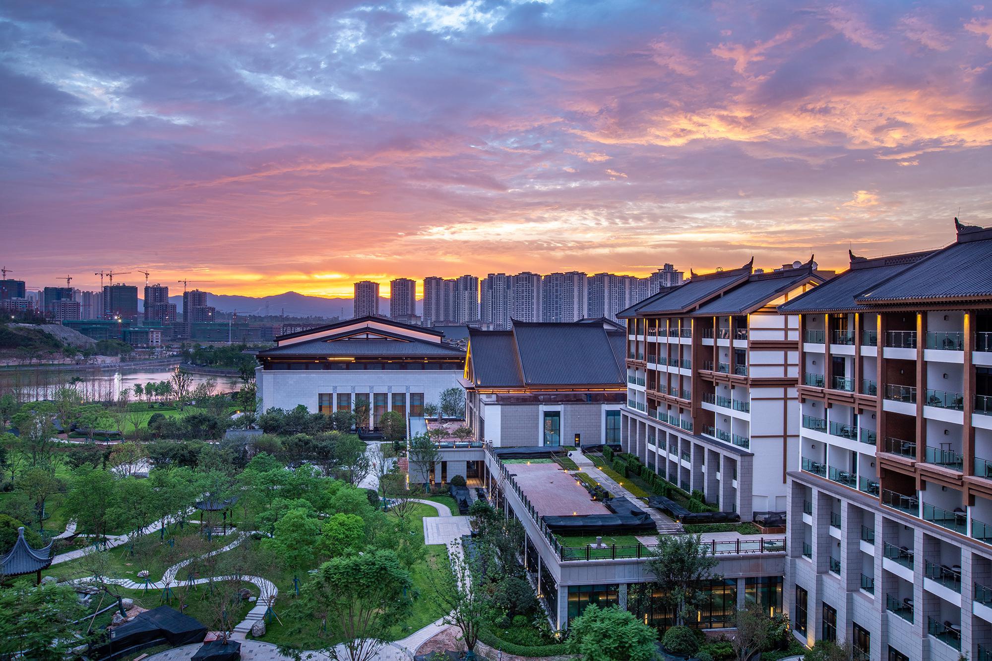 正文                  tips:   重庆融创万达文华及嘉华酒店坐落于