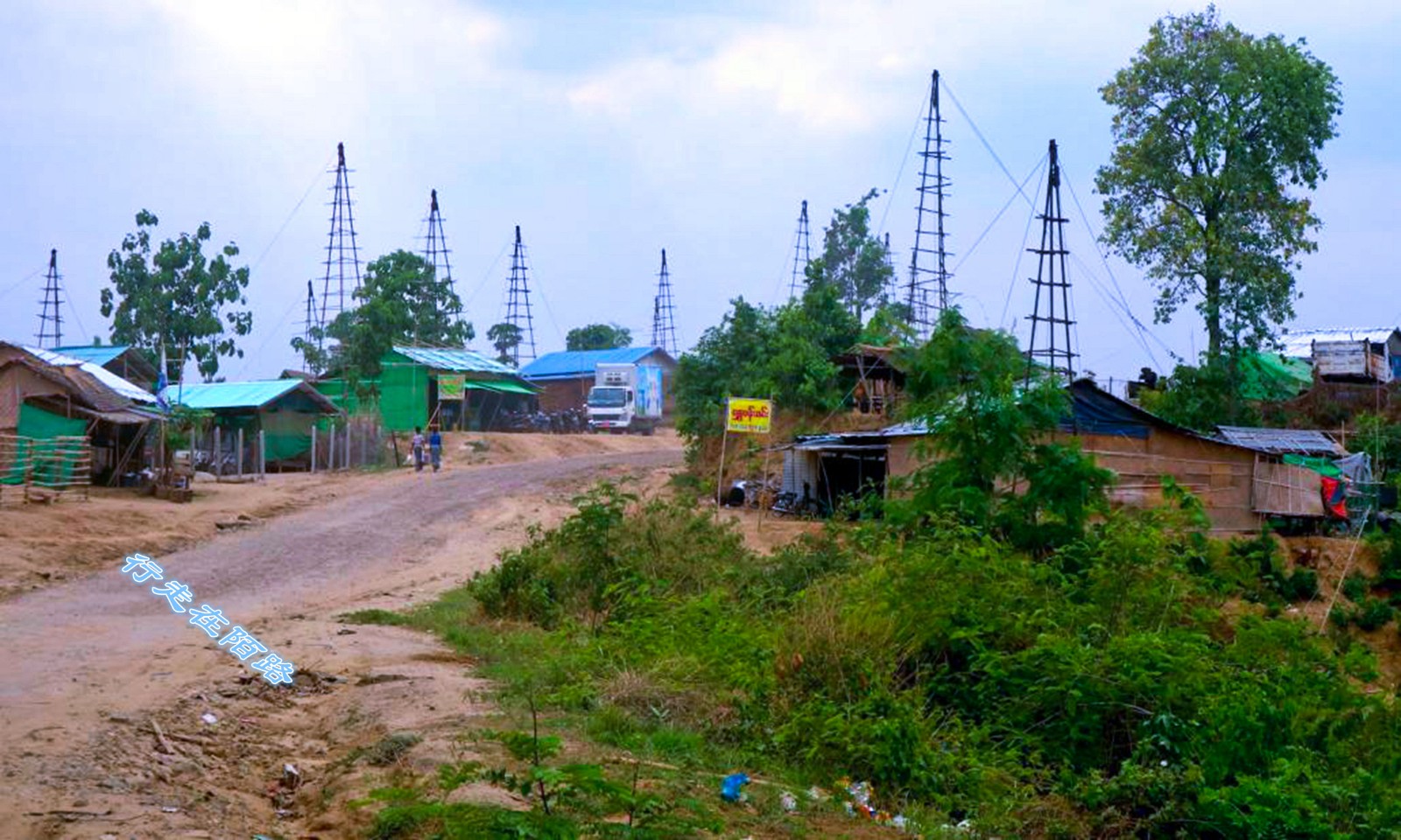 地质学家深入勘测后得知,仁安羌由南至北长约9公里区域,其地下3米至