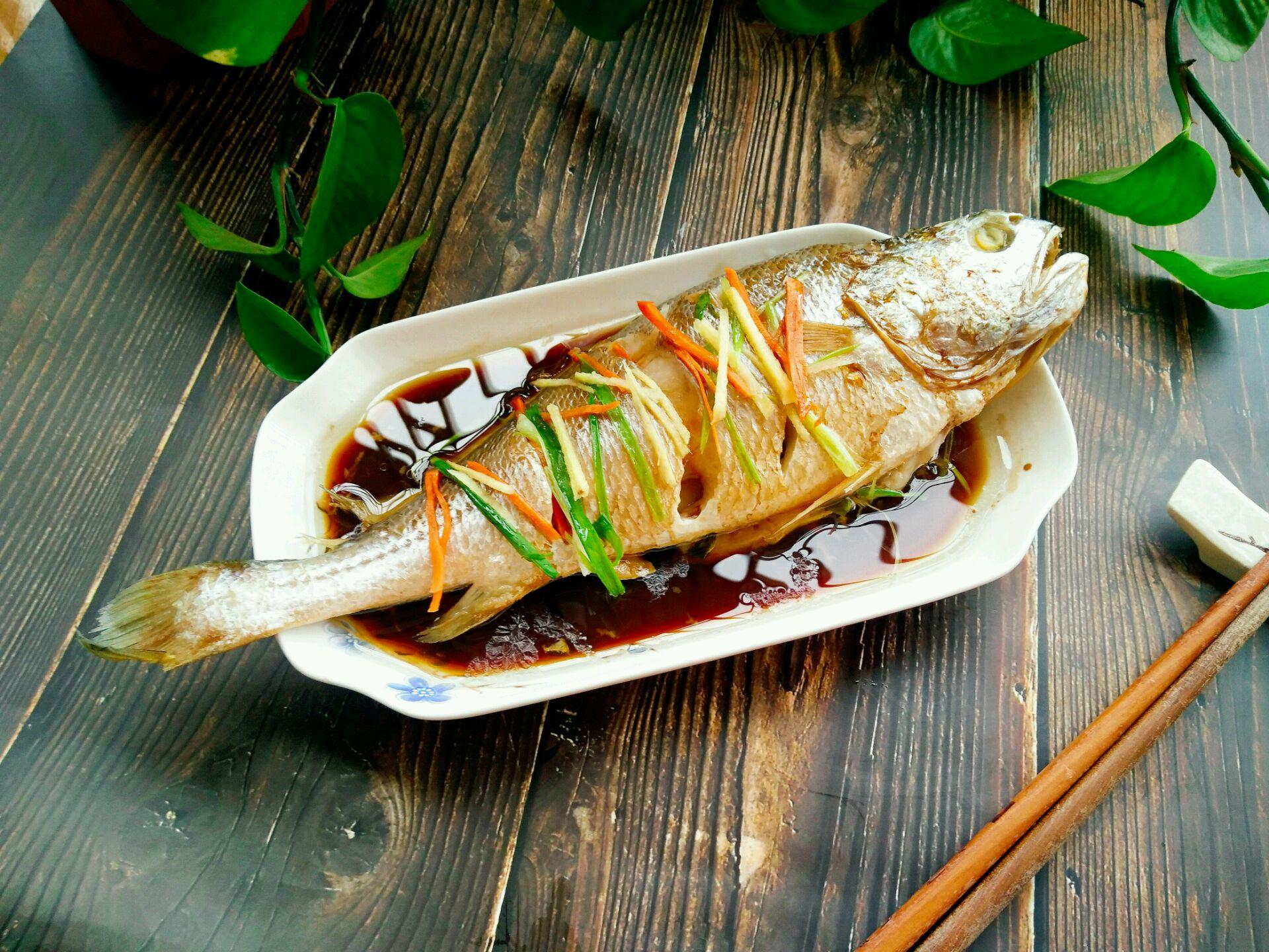 清蒸黄花鱼一招让鱼变得更紧致告别松松散散一下变高级