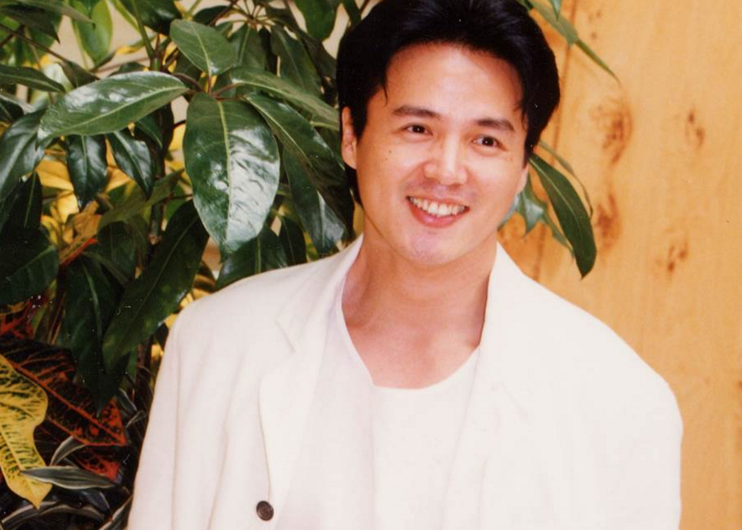 张庭夫妇买下黄浦江边整栋楼,林瑞阳拄拐监工,张庭安享阔太生活