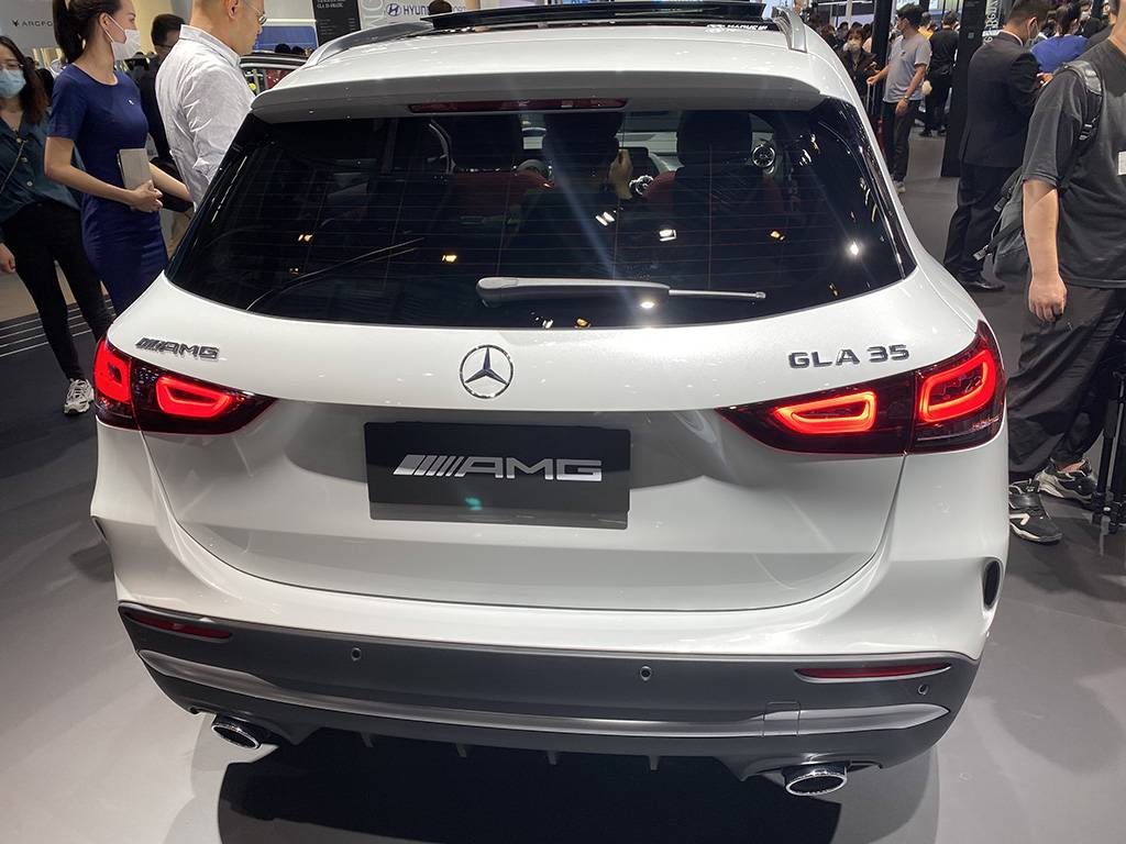 2020北京车展:实拍运动气息奔驰gla 35,售价45万-新浪汽车