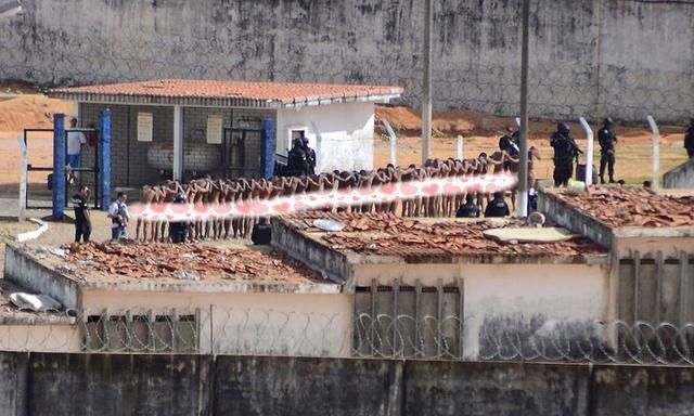 内有乾坤?巴西一男囚体藏8部手机,4个插头,7个芯片,1根充电线