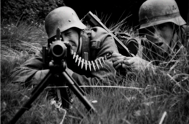 每分钟射速千发子弹的机枪,抬高枪口会怎样?