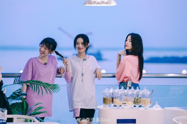 杨超越吐槽李浩菲被辩解说四川话杨迪上次可没这么好运