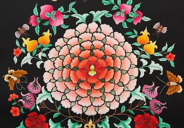 「青报v视」"针锋"对决 800绣娘巧手妙心展技艺