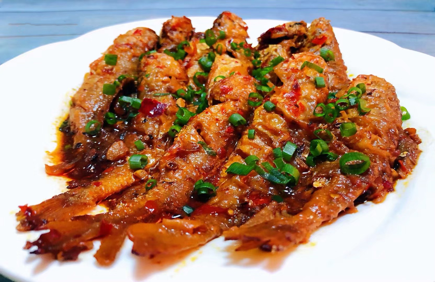 晚饭不用再想着吃什么了香辣黄花鱼简单容易今晚就做它