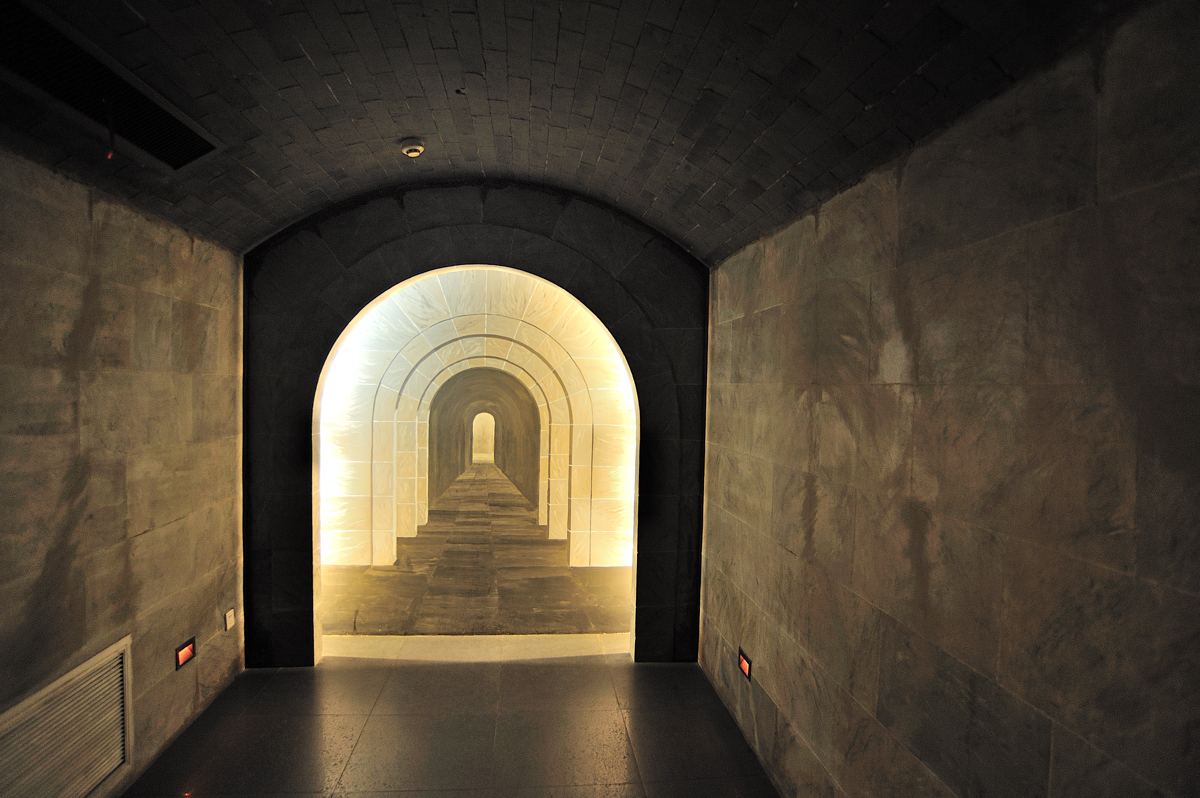 明孝陵地宫内景"朝天女户"们用女性的年轻生命换来了世袭罔替的官职