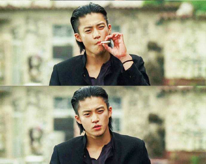 《热血高校》小栗旬有人说小栗旬不是很帅,但是他和泷谷源治这一角色