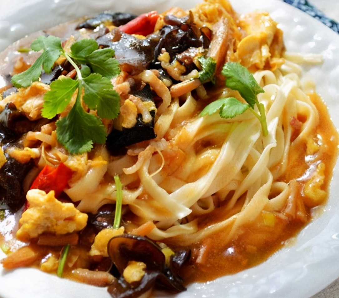 老北京打卤面,一代代传承下来的正宗做法,卤汁浓郁,无私奉上