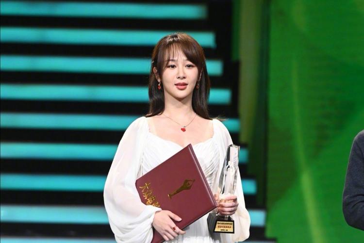 恭喜!杨紫获最佳女配角奖,虽遗憾未入选金鹰,其实她已经赢了